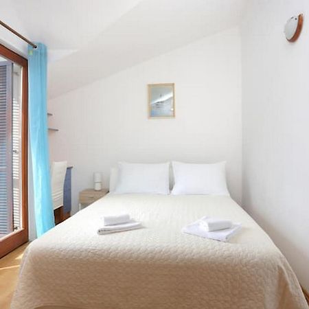 Holiday Home Mons Aureus Gornje Sitno Bagian luar foto