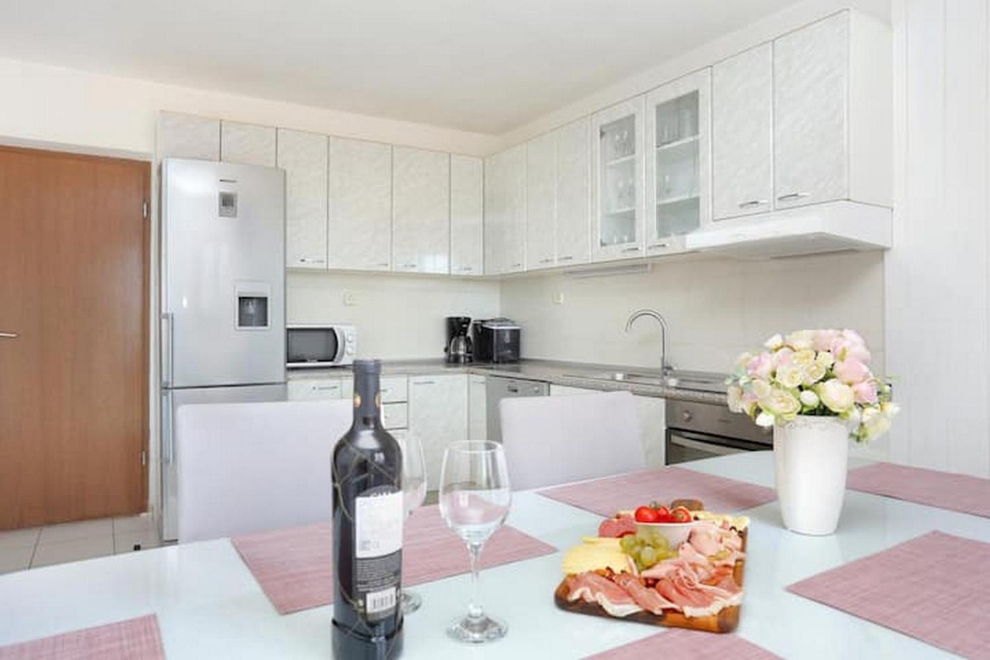 Holiday Home Mons Aureus Gornje Sitno Bagian luar foto