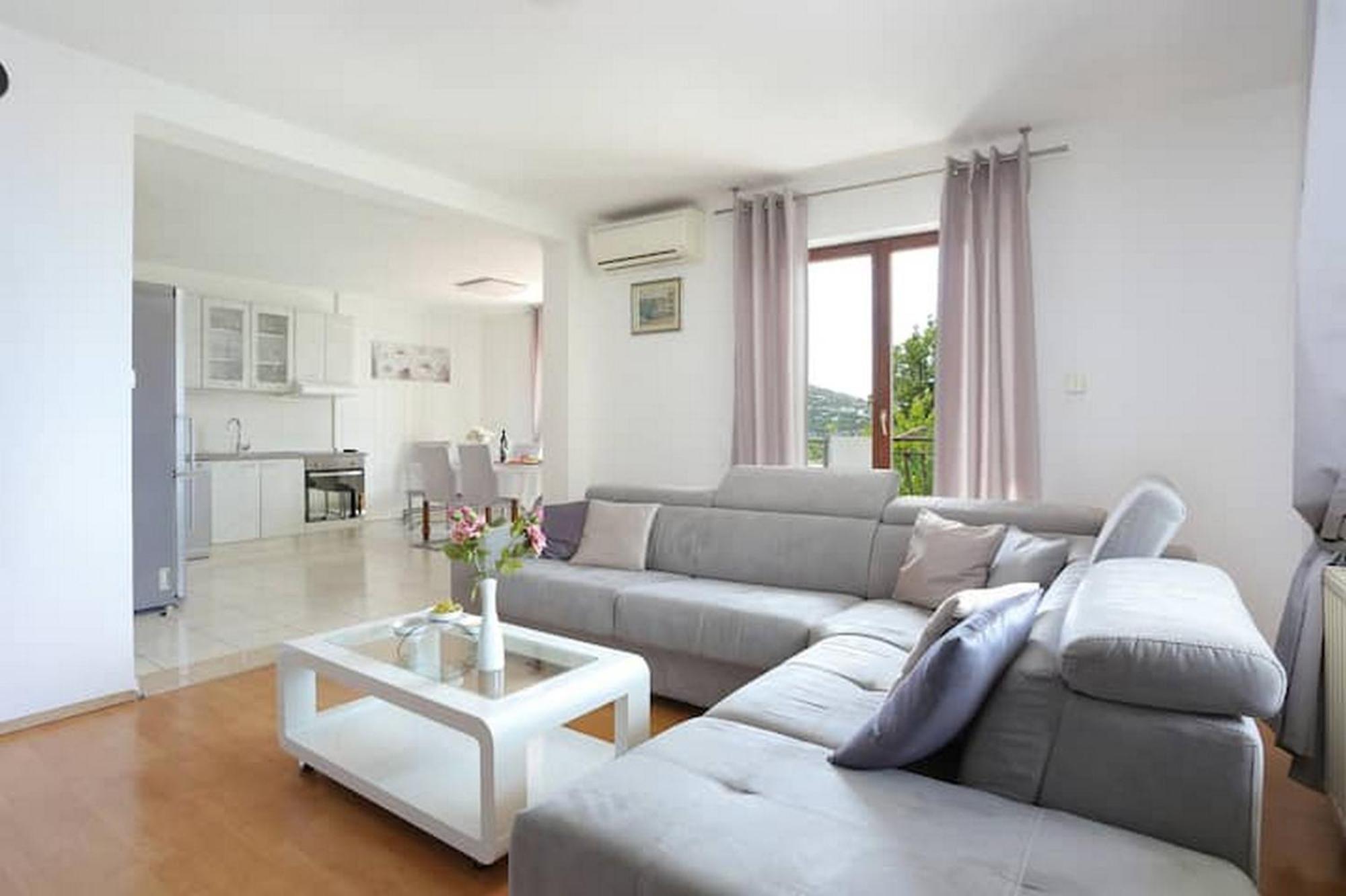 Holiday Home Mons Aureus Gornje Sitno Bagian luar foto