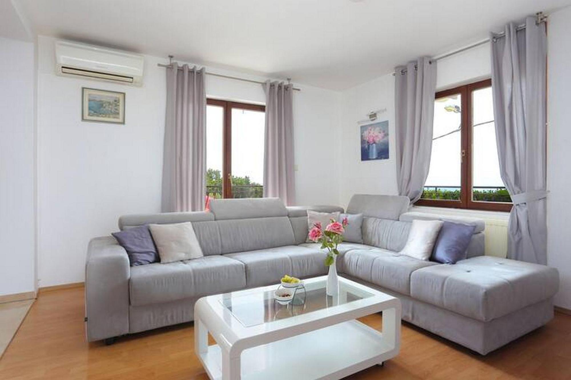 Holiday Home Mons Aureus Gornje Sitno Bagian luar foto
