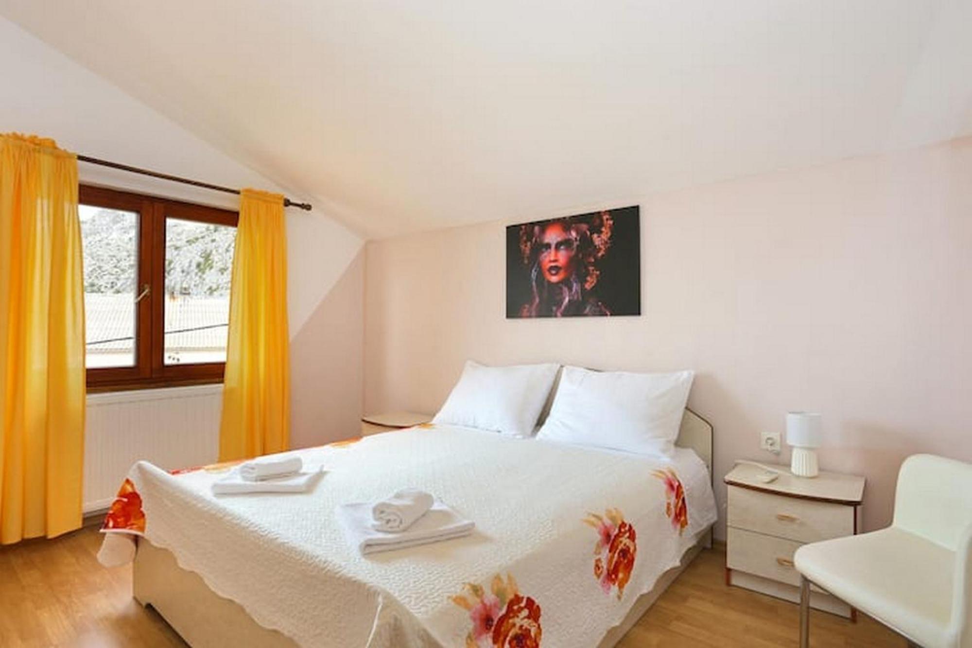 Holiday Home Mons Aureus Gornje Sitno Bagian luar foto