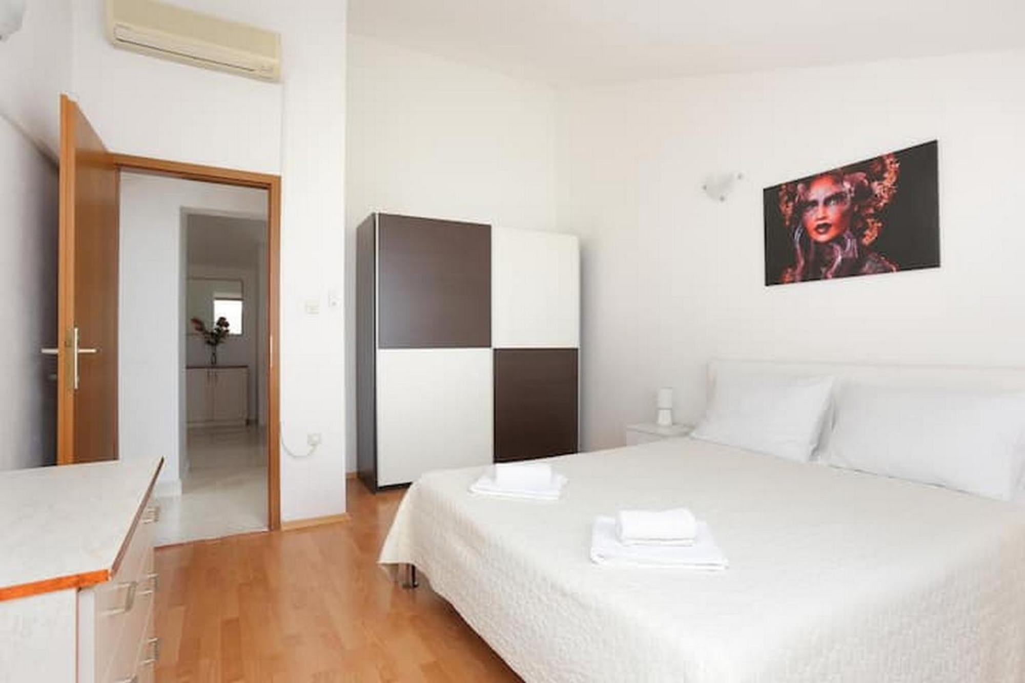 Holiday Home Mons Aureus Gornje Sitno Bagian luar foto