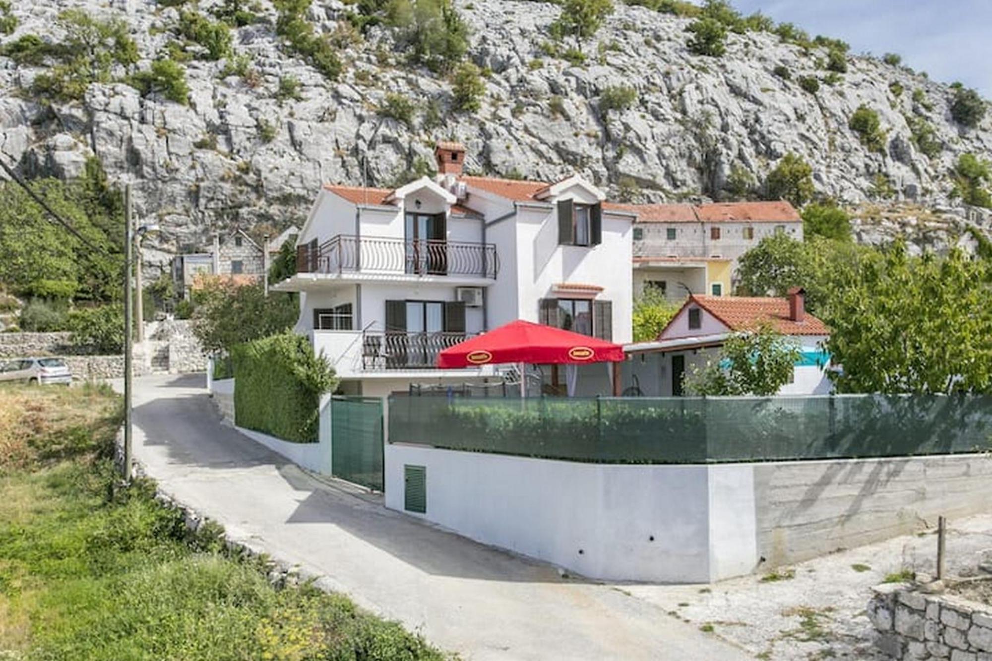 Holiday Home Mons Aureus Gornje Sitno Bagian luar foto