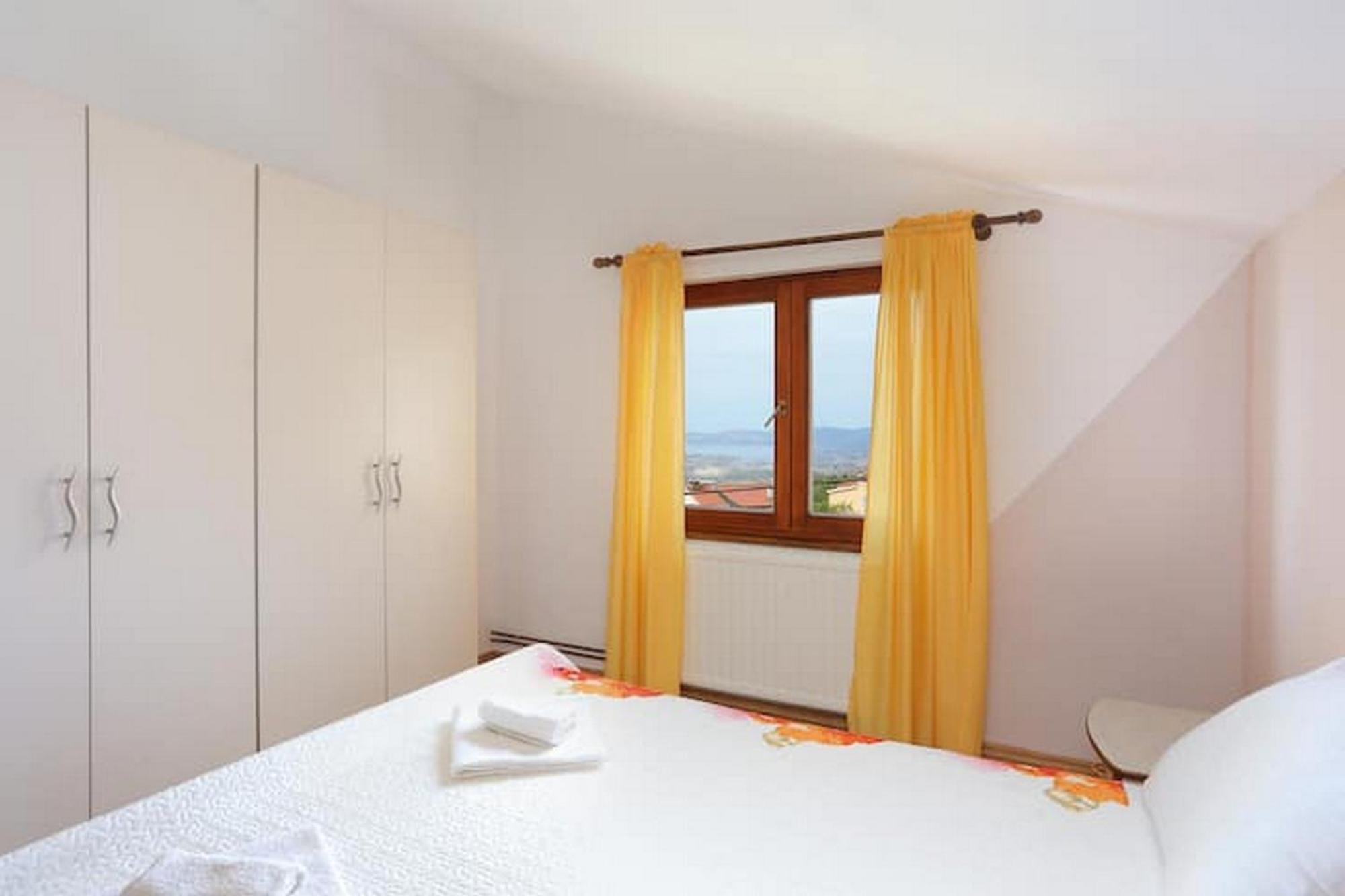 Holiday Home Mons Aureus Gornje Sitno Bagian luar foto