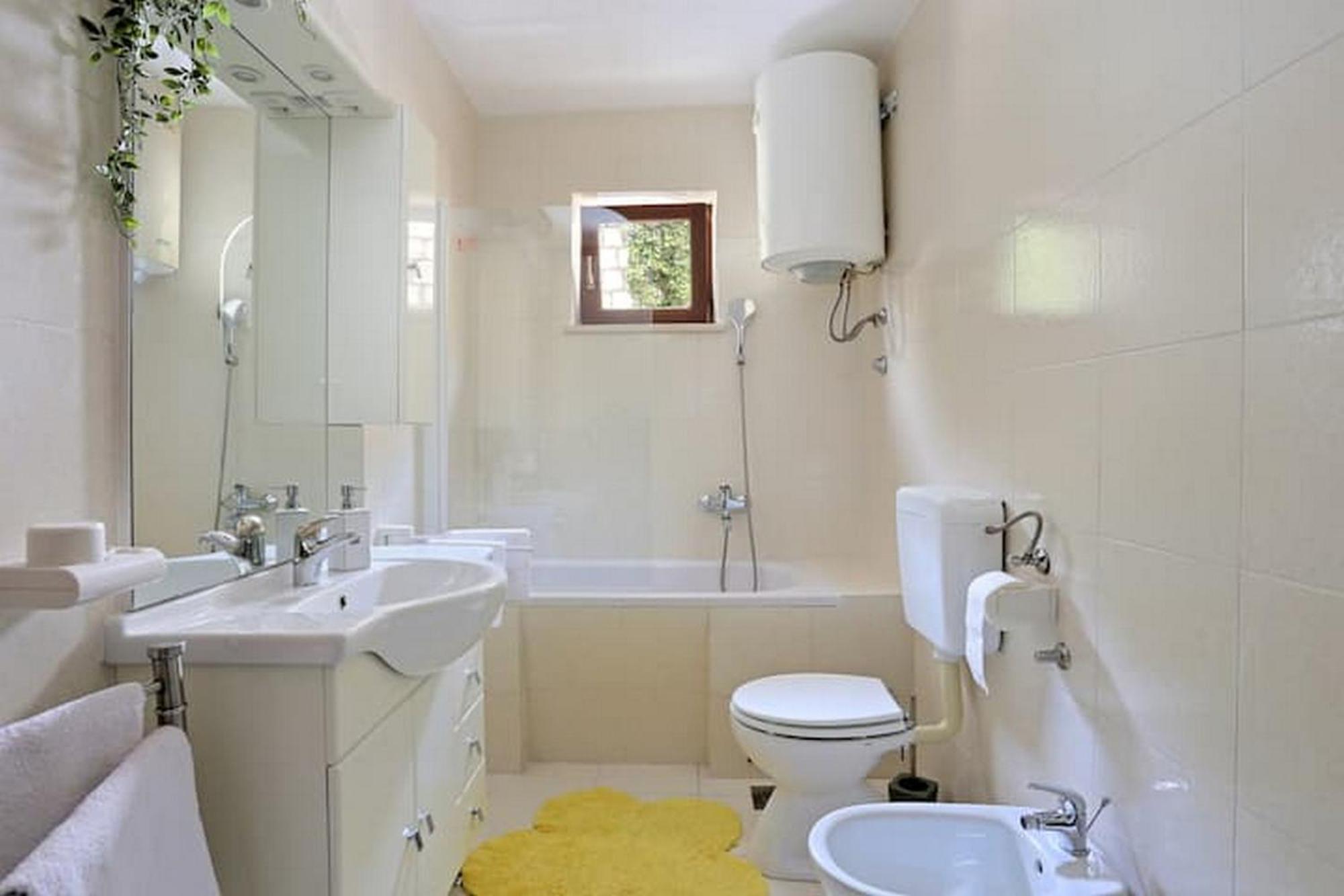 Holiday Home Mons Aureus Gornje Sitno Bagian luar foto