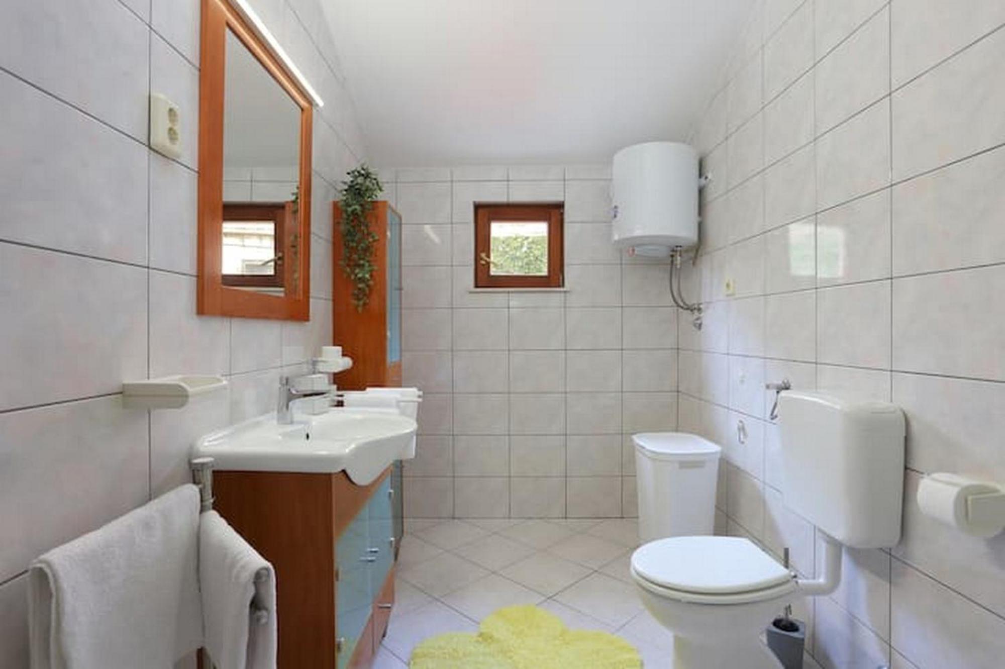 Holiday Home Mons Aureus Gornje Sitno Bagian luar foto