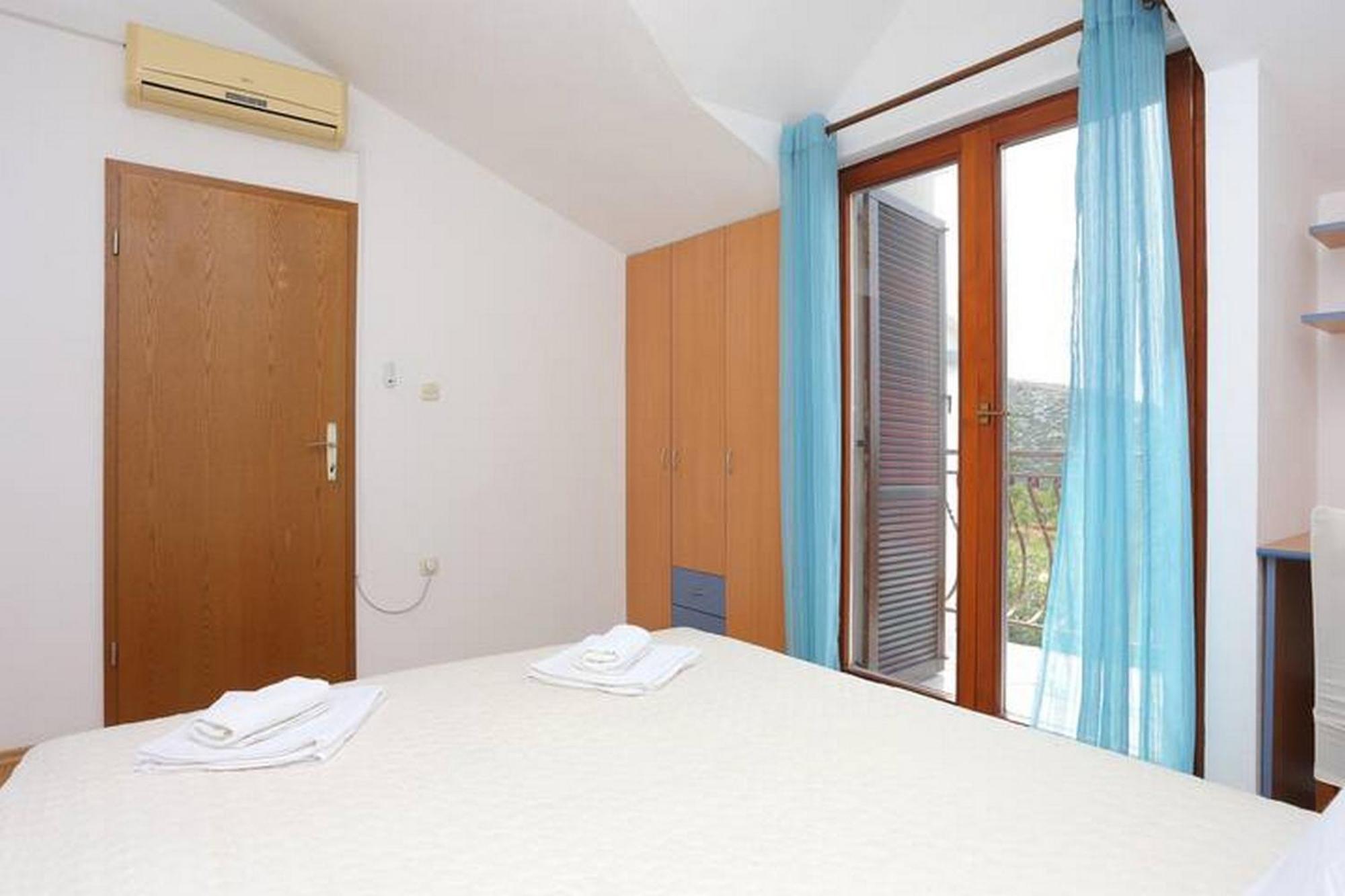 Holiday Home Mons Aureus Gornje Sitno Bagian luar foto