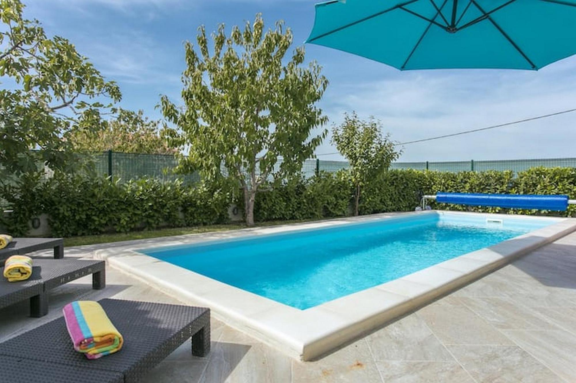Holiday Home Mons Aureus Gornje Sitno Bagian luar foto