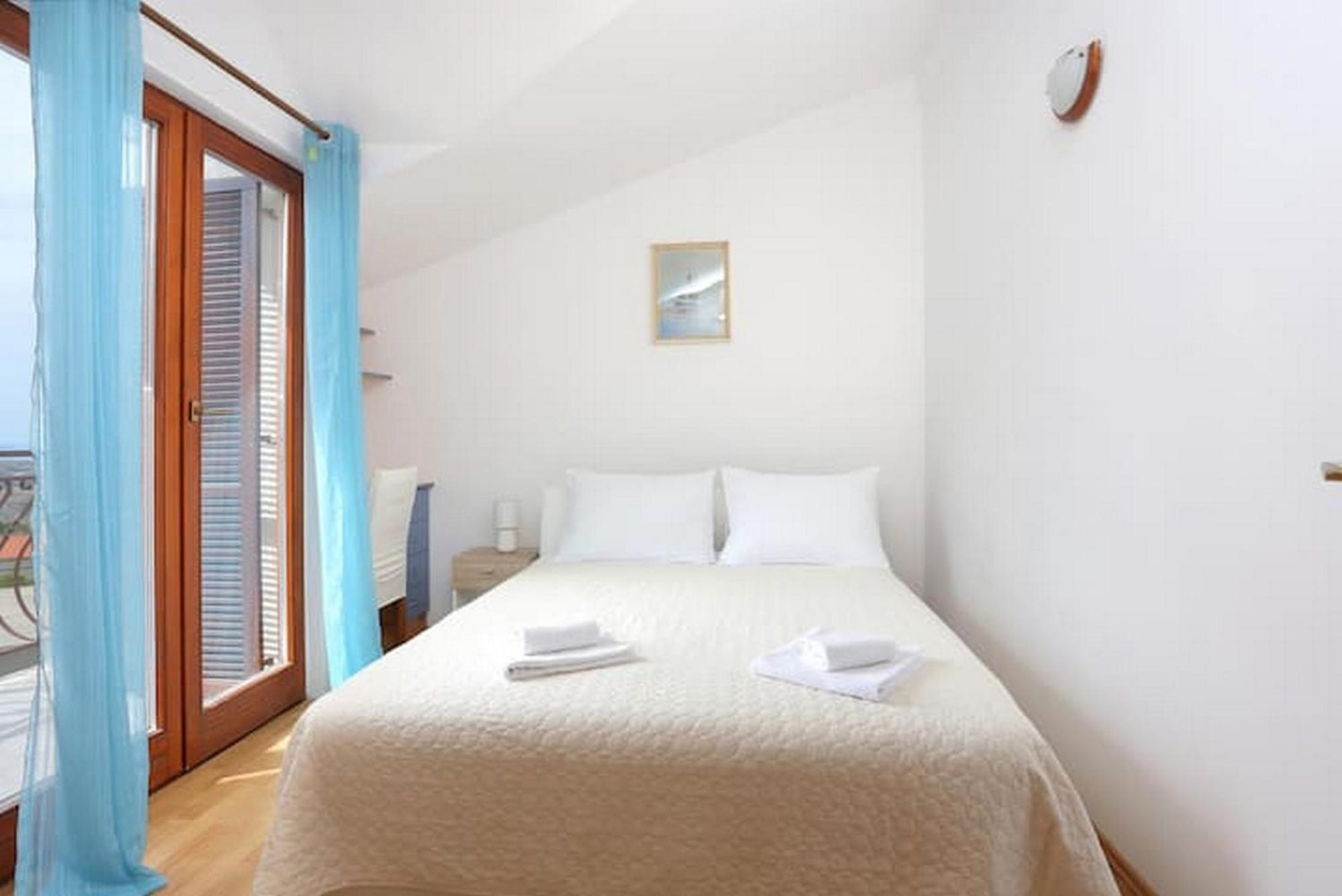 Holiday Home Mons Aureus Gornje Sitno Bagian luar foto
