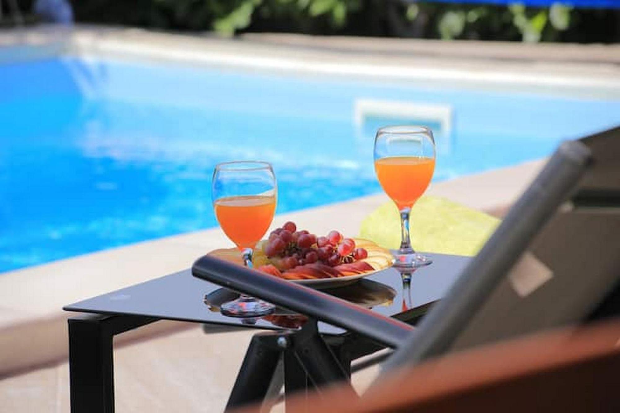 Holiday Home Mons Aureus Gornje Sitno Bagian luar foto